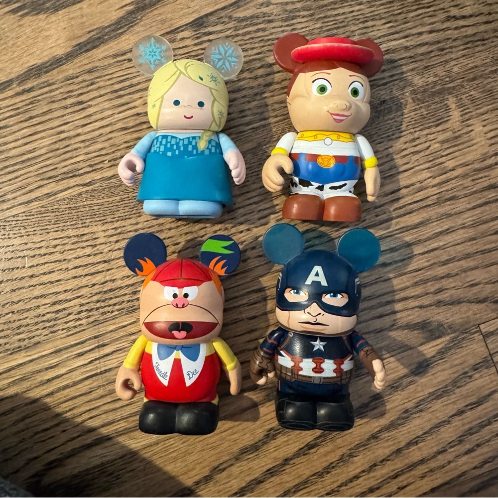 Disney Vinylmation Character Set - Elsa, Jessie, Tweedle and Captain America